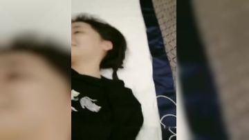 约在校大三美女啪啪打炮 正在写作业呢拉过来脱衣开操的!