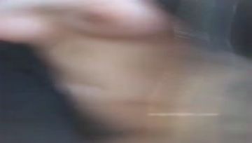 颜值不错的婴儿肥女大学生在宿舍玩直播一双大奶子下面扣两下就出分泌物这算不算提前创业