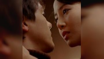 性感舞蹈的中年少女