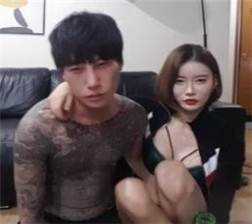 在客厅里面开干2 flv