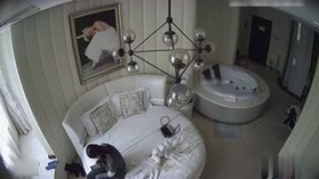 [酒店偷拍] 女友衣服一件一件脱掉~让男友渐渐失去防备~