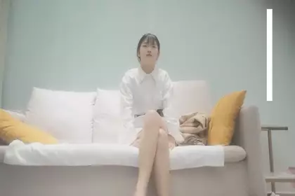 约操00后小萝莉，近景展示插入细节，娇喘不断青春少女果然很敏感