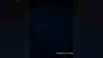 【国产自拍】约炮漂亮女同事电影院偷情去女厕所直接站炮爆操