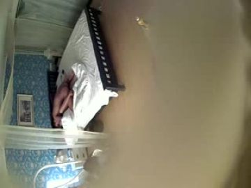 【偷拍】性欲旺盛青年男女开房滚床单很能草啊电话来了都不接继续干很生勐小床操的咔吱咔吱响射美女肚子上