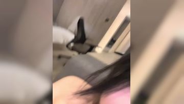 原来的高人气颜值主播终于回来秀了,新年首秀，模特身材大尺度，自慰特写，纤纤玉手揉搓阴蒂第02集