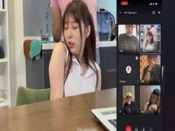 网课都耐不住寂寞的女生_偷偷的自慰_还没下课就拉着男友打一发1