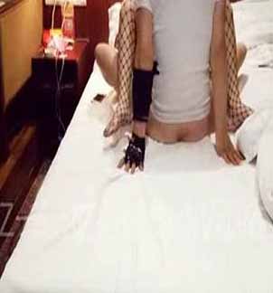 宾馆干极品丝袜少妇从床上干到落地窗前内喷