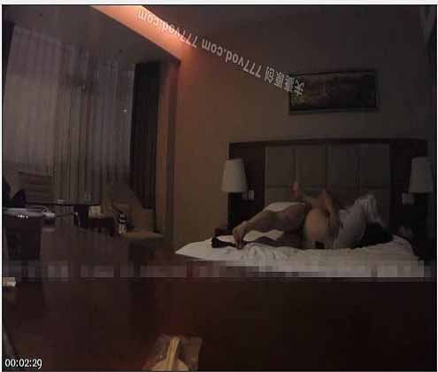 外地出差找个性感黑丝小姐来泻火，先口交后入直插骚逼