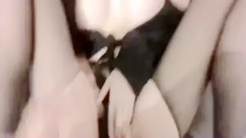 美女主管以美色诱惑老板签约 漂亮美乳 爆裂黑丝 穿着...