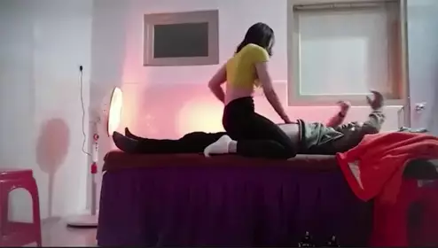 【极品老板娘全集】村长出击职业生涯最高峰，紧身黄衣大秀好身材