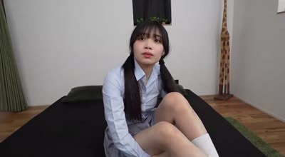 FC2PPV-4517642肮脏的19岁纯真女孩在第一次将生殖器插入阴道时感到不安和紧张